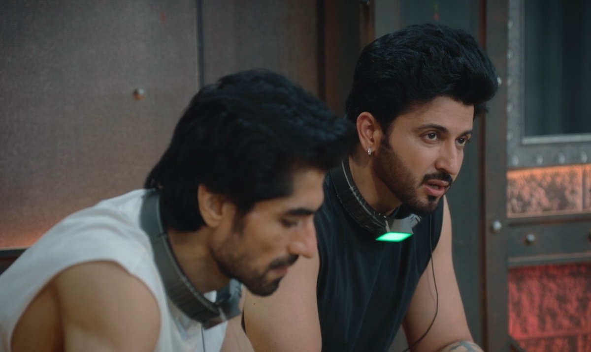 Sunshinecuxb1's tweet photo. The way RamK and Harshad are trying to guilt-trip him is so exhausting to watch. They literally want him to doubt his own game just because he played smarter. This is a game, not a family drama. @DheerajDhoopar

#DheerajDhoopar #Lockupp2 https://t.co/mRw2xSzEWo