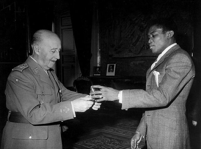 futuropasado's tweet photo. D.E.P. Ha muerto José Legrá, uno de los más grandes deportistas españoles (nacido en Cuba) de la historia. Dedicaba sus victorias al Caudillo Franco.

Por cierto, rojos, era negro. https://t.co/KV7TXbGWUw