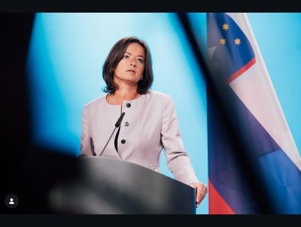 Strogozaupno's tweet photo. "Gre za interni postopek, ki je tajen" - Visoka zunanjepolitična predstavnica unije Kaja Kallas "ne komentiramo postopkov, ki so v teku" https://t.co/9memkf0J2X https://t.co/RzBiJV0mVE