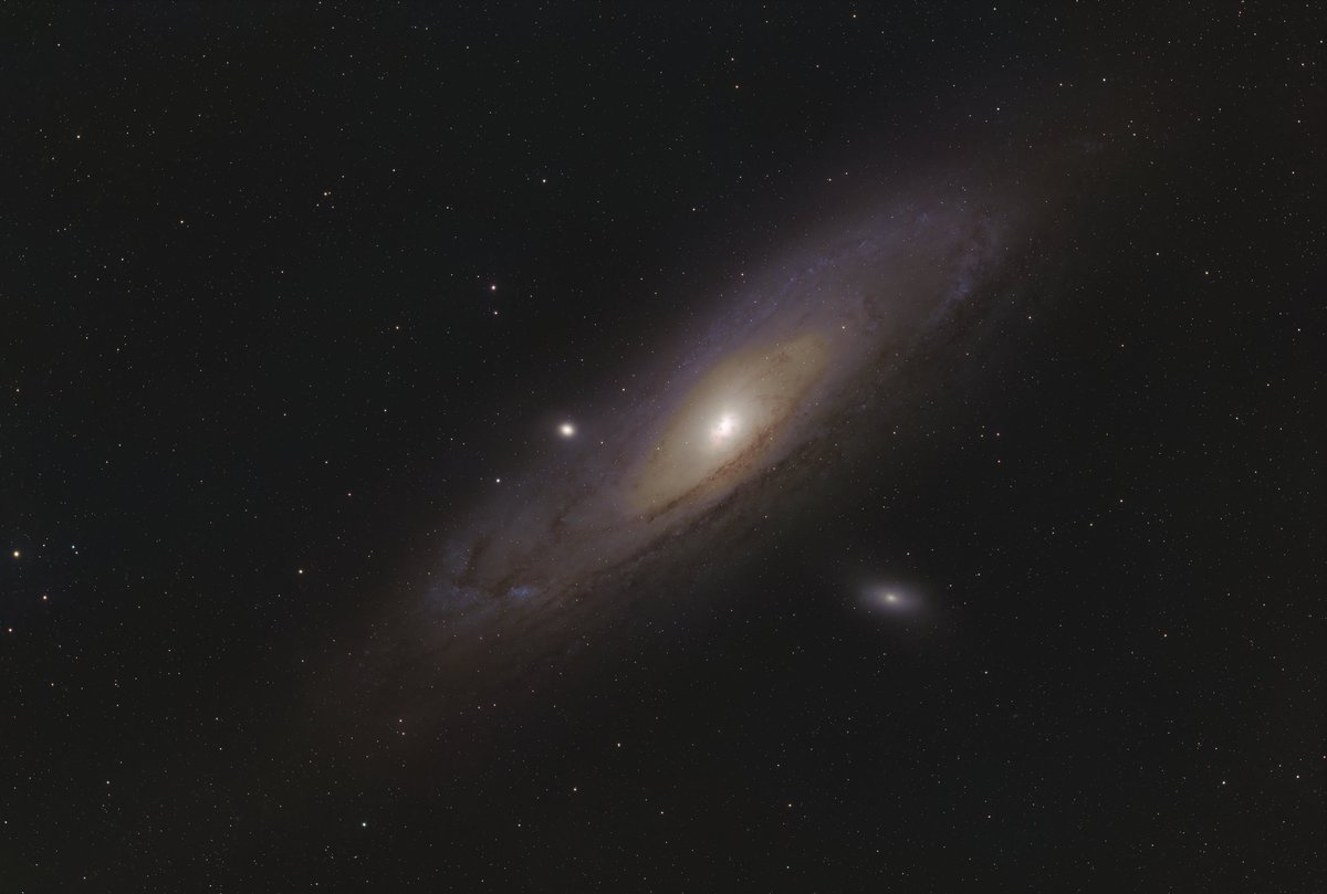KlasshDev's tweet photo. First light on my new camera — Andromeda Galaxy (M31).

Not exactly peak astro season up here at ~55°N (the sun barely goes down), but it was awesome to catch M31 climbing higher in the sky. https://t.co/AQ9RYZb5jR