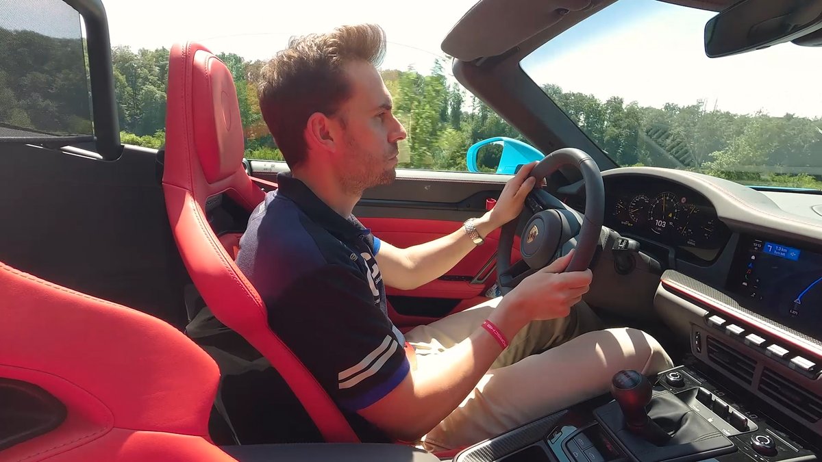 CCubicos's tweet photo. Este domingo en #CCubicos432 🚗😍📺 
@AlvaroTuriel se ha puesto al volante del @Porsche_Iberica 911 GT3 S/C, el primer GT3 cabriolet 🚨: tecnología de competición, matriculado para la calle, a cielo abierto y más de 500 CV 🏇.

A partir de las 9:45 en @antena3com 📺 @puntalproduc https://t.co/SeU2eJi3K5