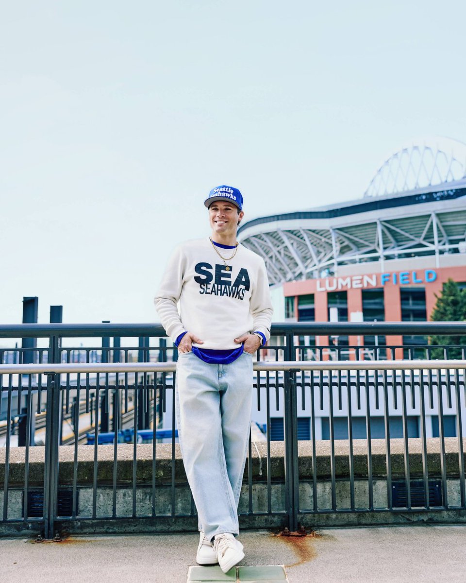 SeahawksProShop's tweet photo. We're BACK! 🎉

Our Lumen Field Pro Shop store is open again - time to get fitted for the season. https://t.co/STW10BrUDt