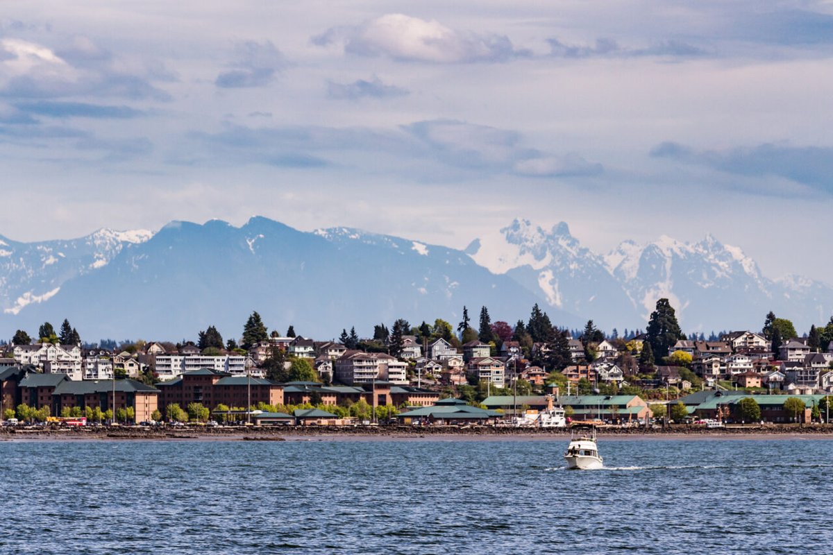 leagueofcities's tweet photo. Communities of all sizes can take meaningful steps to increase housing supply, expand homeownership opportunities and support residents experiencing homelessness.

Learn more about the approach taken by @EverettCity, WA in a CitiesSpeak post authored by @MayorCassie: https://t.co/FWYcKdCZvg