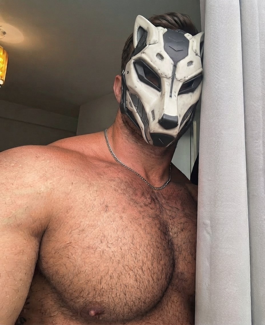 hunterdawsonxx's tweet photo. Would you take the mask off... or keep the mystery alive? https://t.co/cwKxeEyWqb