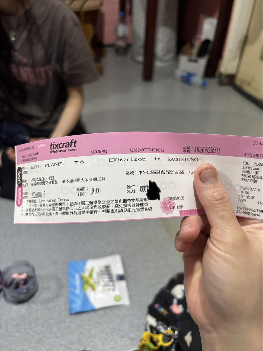 minchiboo9's tweet photo. @yeppudaaya hello you stiil looking exo ticket? https://t.co/cgj91ZmTZ2