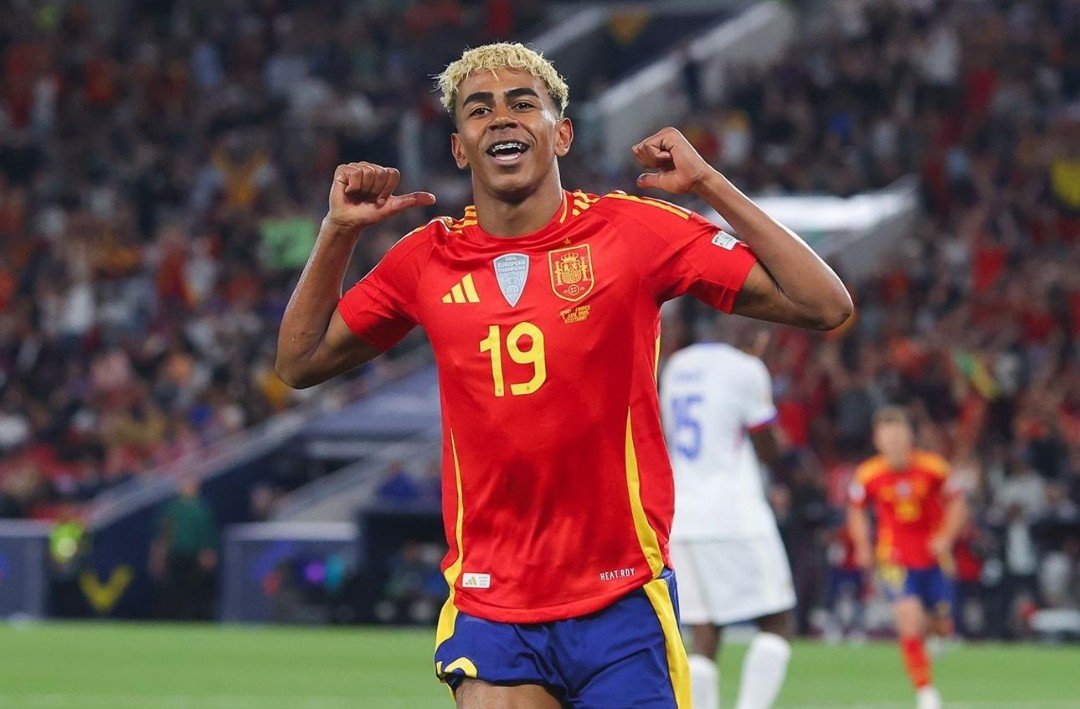 Editor_shimaz's tweet photo. #Yamal wears the Number 19 shirt, and the 2026 #FIFAWorldCupFinal will be played on 19/07/2026.

#Spain will defeat #Argentina 2–1 in the Final, with #Yamal scoring One Goal.

This is only a prediction. The actual result of the match may be different. https://t.co/4thZKnWPwF