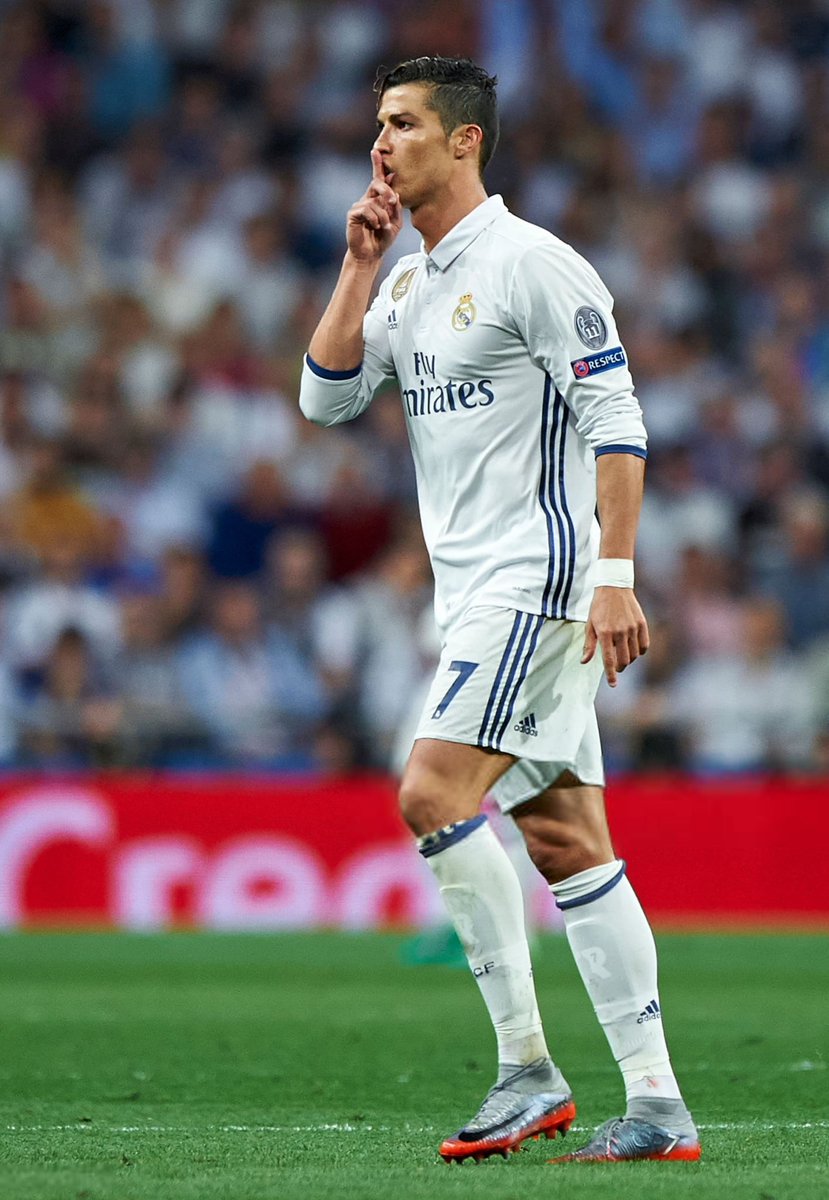 mateobellini02's tweet photo. Mirá vos cómo se bajan todos ahora, eh

Los supuestos “fans”. Está perfecto que te guste uno o el otro pero no podés ser tan CAGÓN y careta. Cuando Cristiano gana es el uno y cuando pierde nunca te gustó? 

Yo estoy bien puteado y me la banco, nunca voy a ir en contra de mi ídolo https://t.co/ZkaaxlZmVE