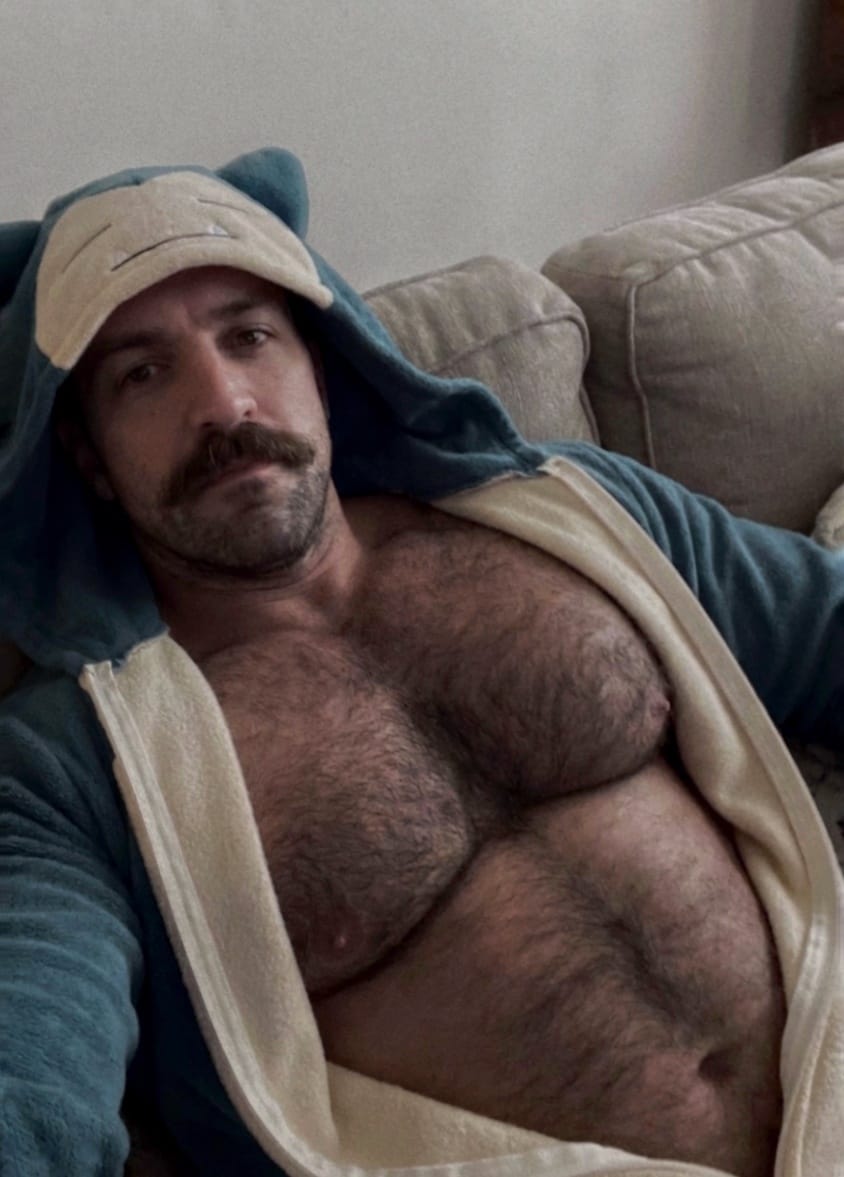 SpacedZaddy's tweet photo. Do I look cuddly in my Snorlax onesie? https://t.co/3BifVPfTmV