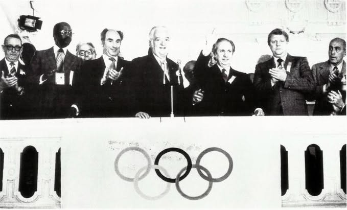Pucurull's tweet photo. Tal dia com avui de 1980, Samaranch va ser elegit president del Comitè Olímpic Internacional (COI). L'organisme, sota la seva presidencia, va modificar la Carta Olímpica l'any 1996 per impedir  que Catalunya i altres nacions sense estat poguessin participar en els JJOO. https://t.co/LhkDYejSkm