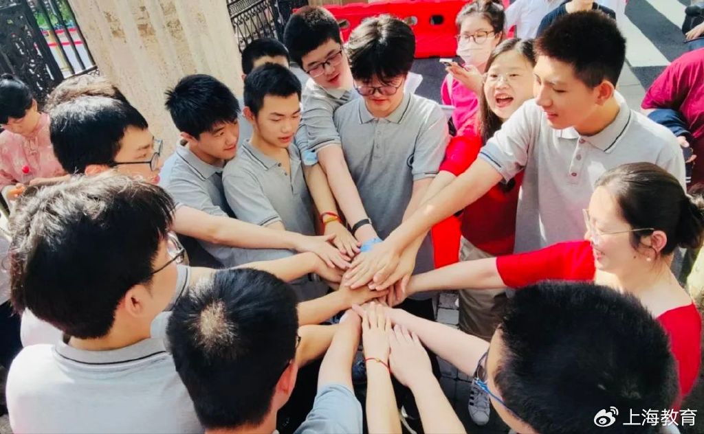 zrWxJuEYClhxFZ's tweet photo. Teamwork makes the dream work! Our group crushed today's project milestone together, supporting each other every step of the way. Grateful for this amazing crew!， https://t.co/2fYTER0JiW