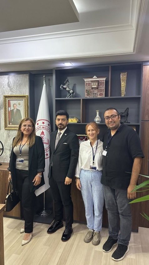 MutlulukEge's tweet photo. Hayat Boyu Öğrenme Genel Müdürlüğüne bugün sendikamız adına gerçekleştirmiş olduğumuz ziyaretimiz oldukça samimi ve memnuniyet vericiydi Sayın @EmreTopoğlu na verdiğimiz dosyayı inceleyeceğini belirtti.
Kendisine bu nazik kabulu için çok teşekkür ederiz.
#ÇözümŞart
#Edesen https://t.co/yME4CnEYKa