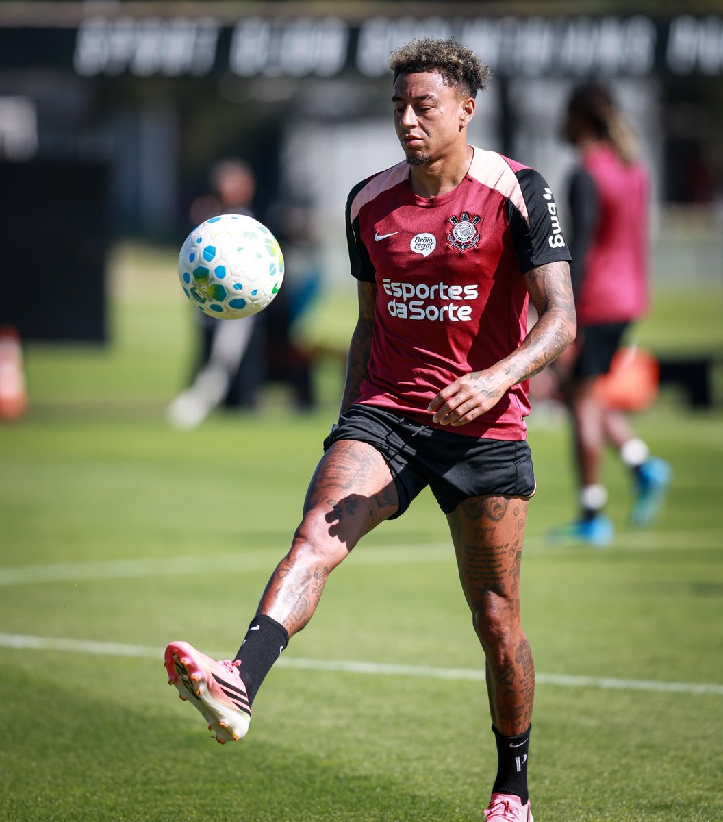 Corinthians's tweet photo. Manhã de treino CT do Timão! 💪🏽

O técnico Fernando Diniz segue ajustando a equipe para o retorno do Brasileirão! 🏴🏳️

📸 Rodrigo Gazzanel / Corinthians

#VaiCorinthians https://t.co/fNDTwmwL3t