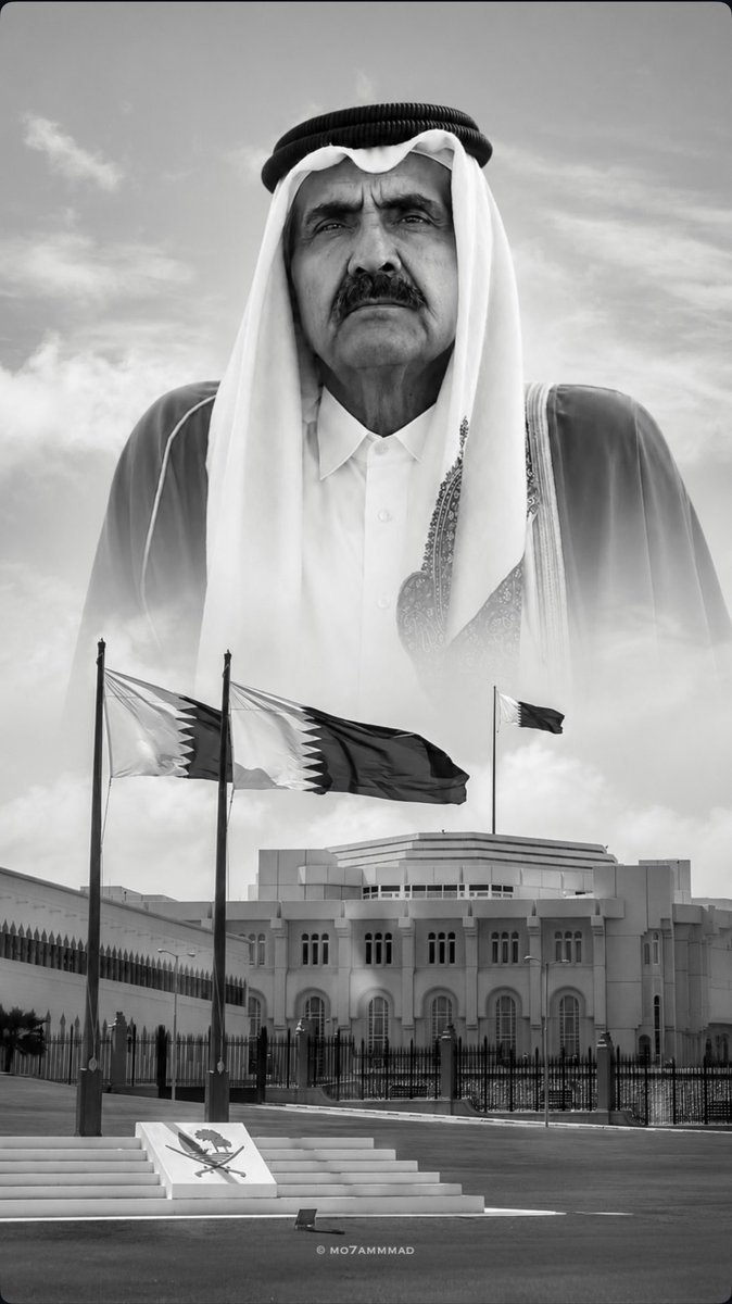 SHF_974's tweet photo. لم تكن مجرد يدٍ تلوّح ..
كانت سنواتٌ كاملة تودّع وطنًا أحبّها وأحبّته ..

في هذه الصورة، لا أرى ابتسامة عابرة، بل أرى تاريخًا يمرّ من أمام أعيننا للمرة الأخيرة.

سيغيب الوجه عن الأنظار، لكن المواقف لا تغيب، وستبقى الإنجازات تتحدث حين يصمت الجميع، وسيبقى الدعاء الصادق أوفى ما نقدمه لمن رحل.

رحم الله الأمير الوالد، فقد ودّع الدنيا، وبقي في ذاكرة الوطن اسمًا يرويه التاريخ، ويحفظه الوفاء ..💔