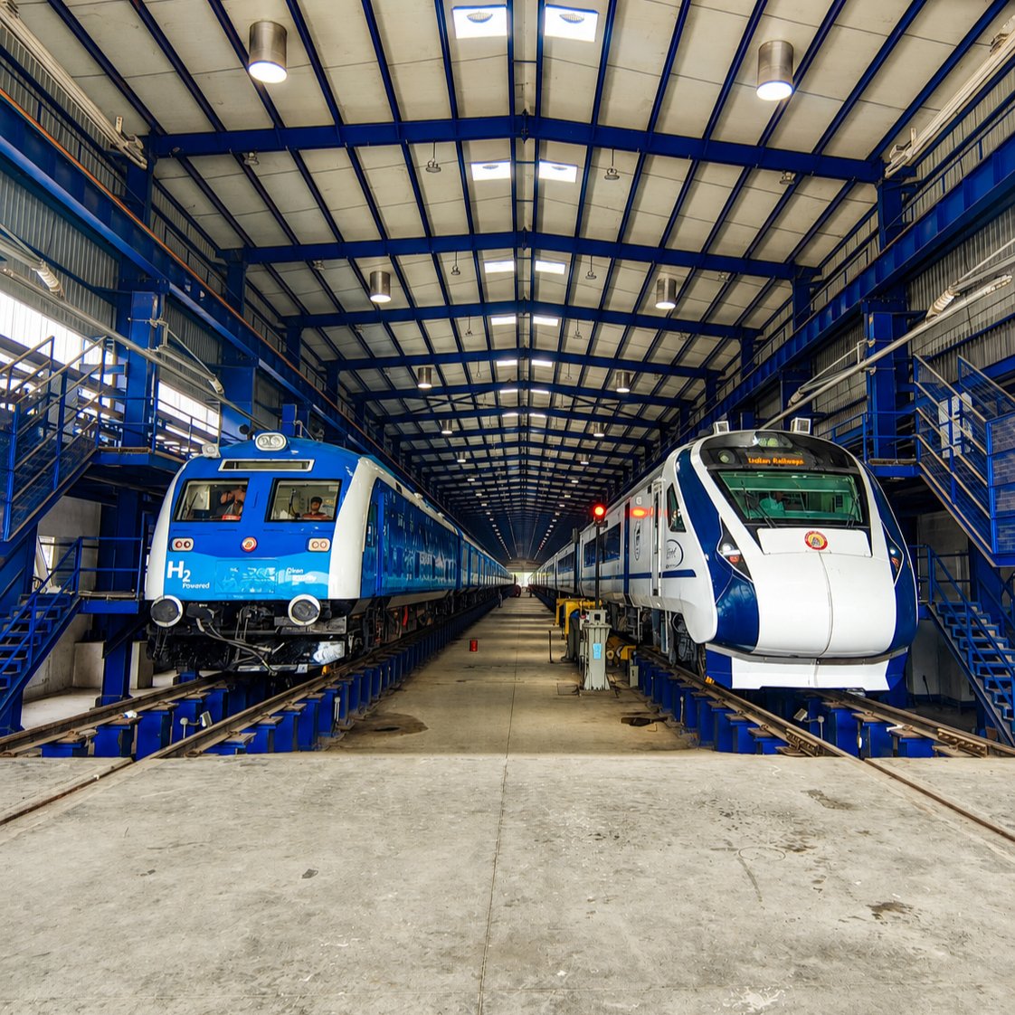 Ind_Whitepill's tweet photo. World's Most Powerful Hydrogen Train all Set to Hit Indian Tracks 🇮🇳🚆

Route: Sonipat-Jind: 89 km
Top Speed: 110 km/h
Power: 3,200 HP
Capacity: 2,600 Passengers
Range: 250 kms
Emissions: Zero Carbon

The Namo Green Rail Revolution is here 🔥 https://t.co/iJ9TVfdwJ3