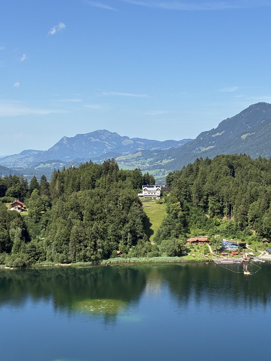 Hallo_Rollo's tweet photo. #hallohallo
Leider hatte ich die Skier nicht mit🤡Aber witzig: Eine Famile aus der Stadt des ‚ Krans von Schifferstadt sagte „Hallo Rolf Fuhrmann, wir haben sie immer gerne gehört“. Und das nach einem Jahrzehnt ❣️ https://t.co/I3SkYlajGb