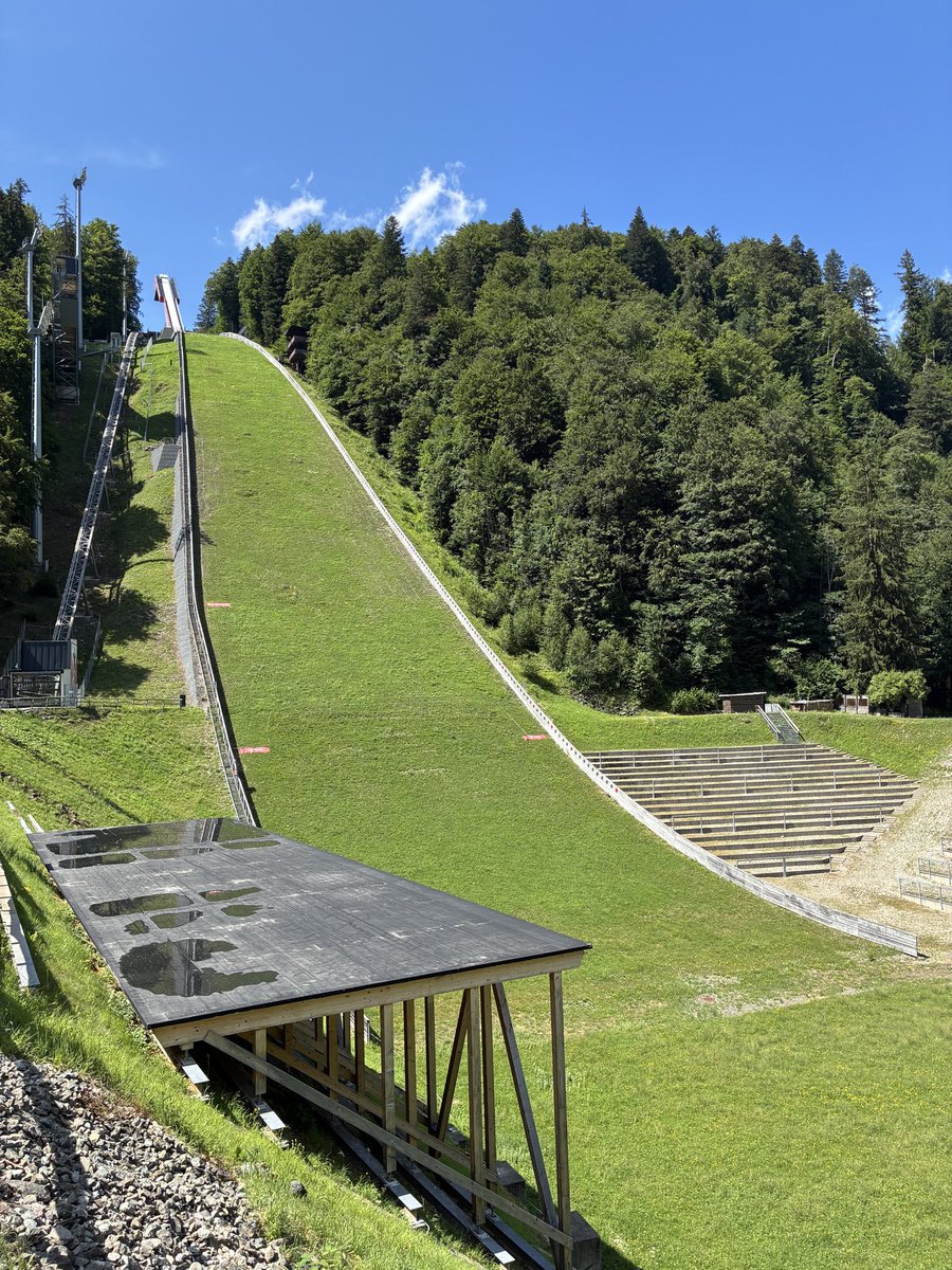 Hallo_Rollo's tweet photo. #hallohallo
Leider hatte ich die Skier nicht mit🤡Aber witzig: Eine Famile aus der Stadt des ‚ Krans von Schifferstadt sagte „Hallo Rolf Fuhrmann, wir haben sie immer gerne gehört“. Und das nach einem Jahrzehnt ❣️ https://t.co/I3SkYlajGb