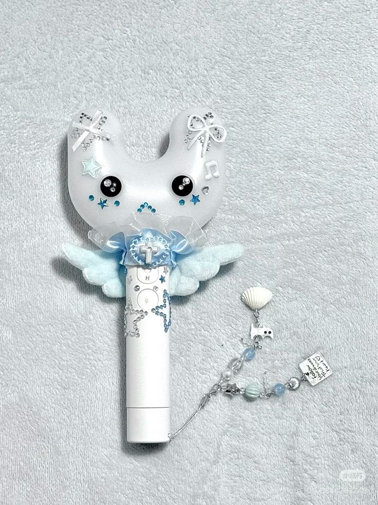 luckyvickynjz's tweet photo. NewJeans has the prettiest lightsticks ever https://t.co/dZjmOs49iF