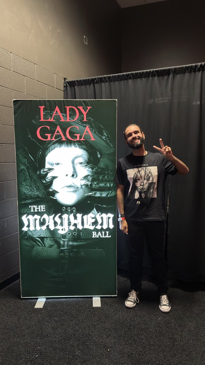 AlexandreDias66's tweet photo. Hoje faz um ano do início da The MAYHEM Ball Tour. 🖤

Foi essa turnê que realizou meu sonho de ver a Lady Gaga ao vivo, de pertinho. Vivi cada show intensamente e guardo cada momento com muito carinho. Nunca vou esquecer. https://t.co/iuAMjZ7tcB