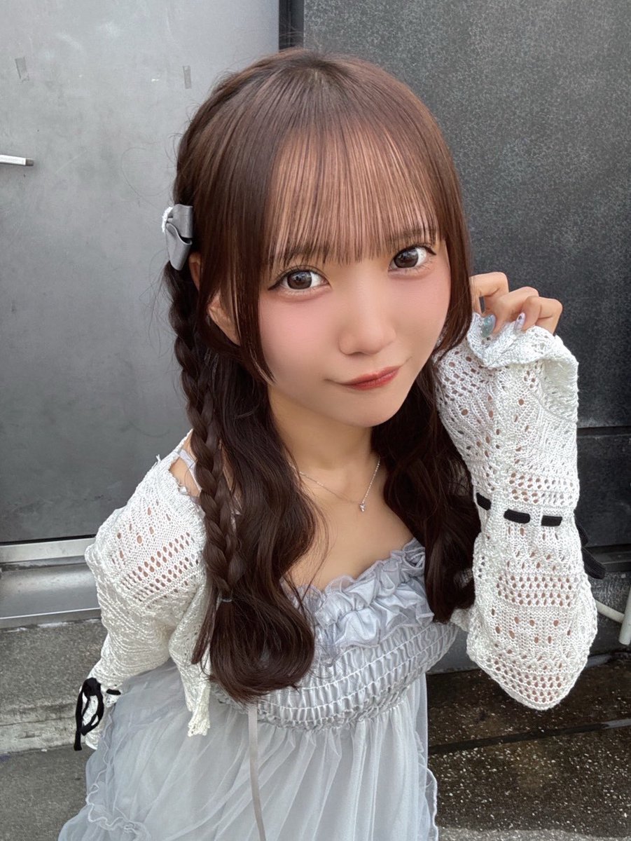 UtaGe_miyuu's tweet photo. 『宴クイズ王』Vol.3 ありがとうございました❕

今回は、前々回優勝者のぱぴこちゃんと
前回優勝者のみゆうの2人で司会をやったよ~👩🏻‍💼
やっぱり司会楽しい♪

私服もどうだったかな~??
まじでうるなちゃんと瓜二つでやばかった笑
お揃い♪
沢山褒めて貰えてﾊﾋﾟ
髪飾りも、洋服もあたらしいやつなんだ~
初めて着た姿みんなに見せれて嬉しい~😽🩶

来てくれてありがとう👧🏻🔅