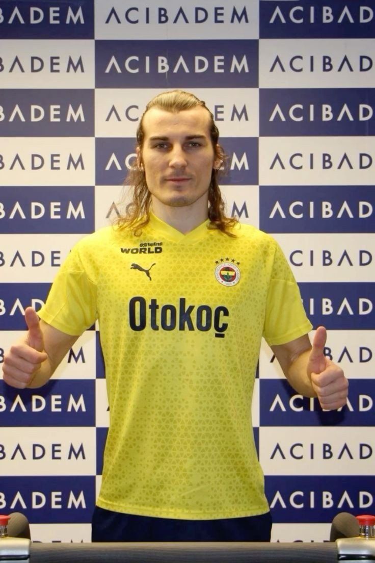 effeeee7's tweet photo. Gönderin abi şunları sezona bunlarla girmek göz göre göre şampiyonlugu hiçe saymaktır @Fenerbahce https://t.co/gpsgqeQMiE