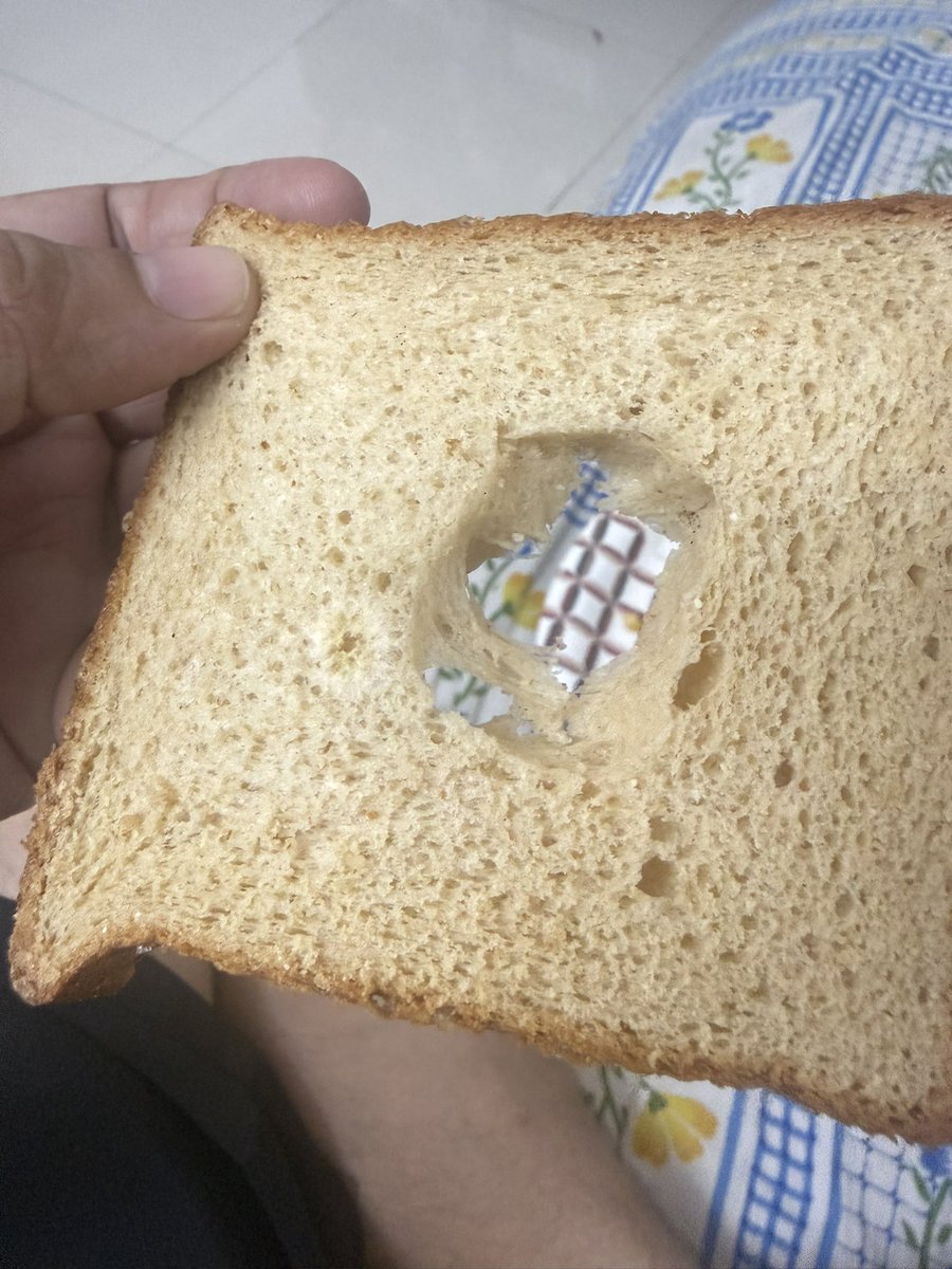 harshalrodeo's tweet photo. 🚨 Serious Food Safety Concern 🚨
@THF_In I purchased packaged bread from Zepto (Baner, Pune - 411045) and found visible fungal contamination inside the sealed pack. This is a serious threat to consumer health and raises concerns about quality checks, storage, food &amp; safety std https://t.co/OJRMS8Sgpb