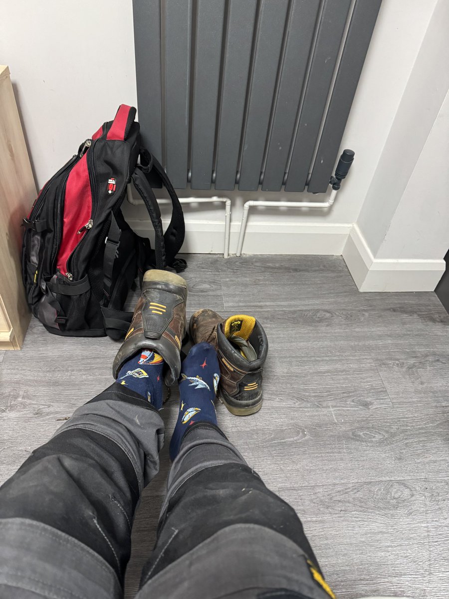 NulloRichard's tweet photo. After ten hours on site it’s nice to be back at the dig and get them boots off
#tradie
#construction
#workie
#labourer https://t.co/2YPCzZEo8K