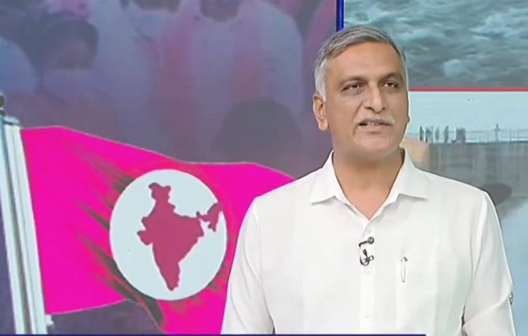 Activist_Lavan's tweet photo. Mass interview with @BRSHarish anna and the flag is still in mind ... 
NEW BRS FLAG IS SUPER 
@KTRBRS @BRSHarish @BRSparty @KCRBRSPresident https://t.co/1gNBMlpSF0