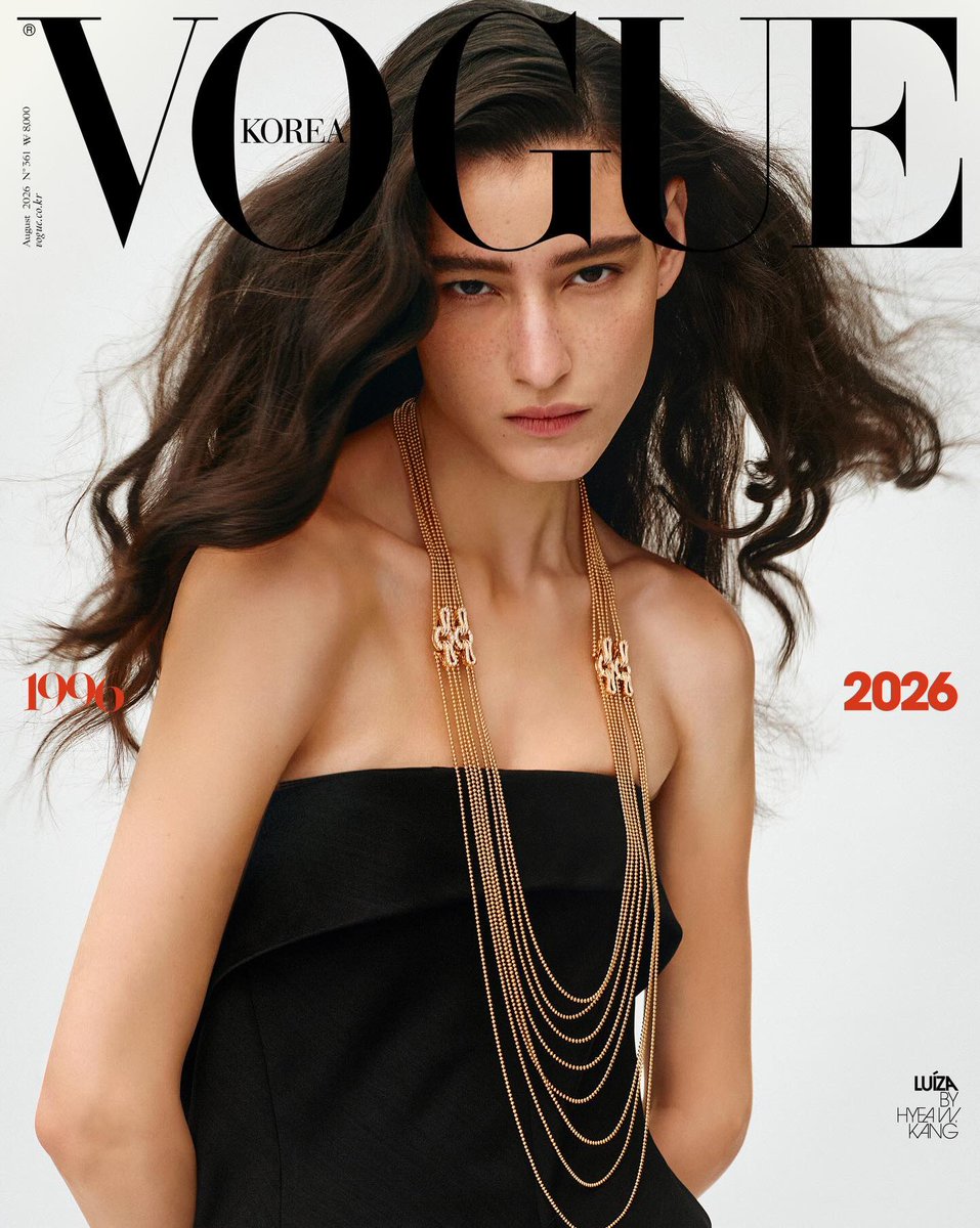 halluciting's tweet photo. surreal o quanto a luiza perote tá crescendo, primeiro capa da vogue méxico e agora da vogue korea https://t.co/grSJFiR3rL