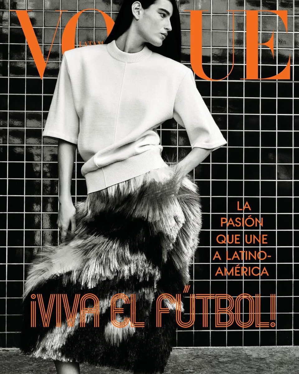 halluciting's tweet photo. surreal o quanto a luiza perote tá crescendo, primeiro capa da vogue méxico e agora da vogue korea https://t.co/grSJFiR3rL