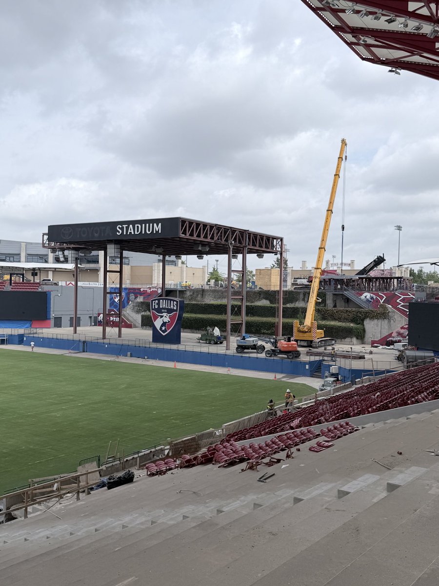 3rdDegreeNet's tweet photo. Bye bye stage awning. #FCDallas #DTID #SomosFCD https://t.co/Pp6fcEVRef