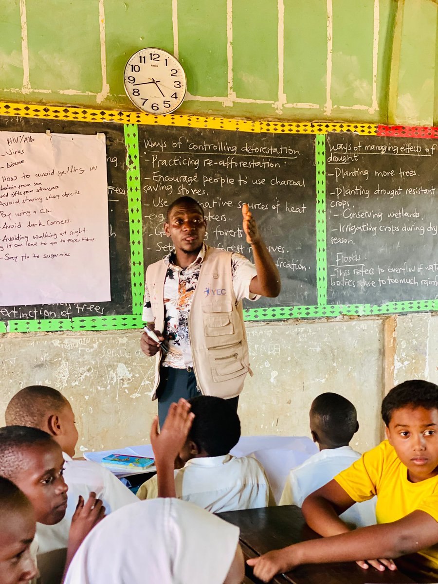 KampalaYec's tweet photo. 🚨Post #WorldYouthSkillsDay.
We pitched camp at Kitebi Primary School delivering sessions on #HIVAIDs, #Ebola, #LifeSkills, and #CareerGuidance.
We are enthused by the wisdom of these pupils and their comprehension of today’s topics.
#YouthCan https://t.co/mG5obPIajP