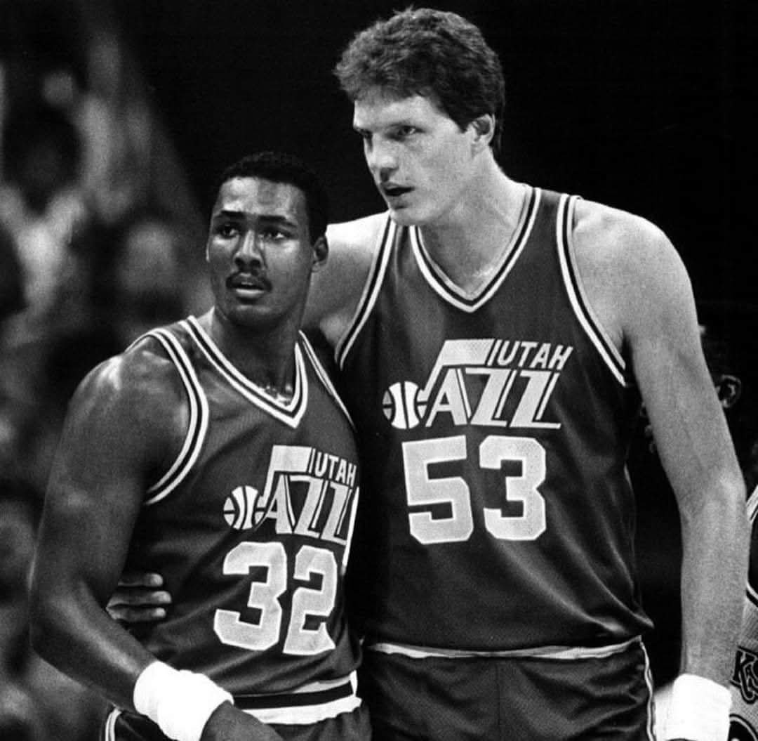 BasquetMexico's tweet photo. Hasta parecería que Karl Malone era el movedor de ese legendario equipo de Utah Jazz.🤣🤣🏀
#ViveElBasquet https://t.co/4qeFxuLU8B