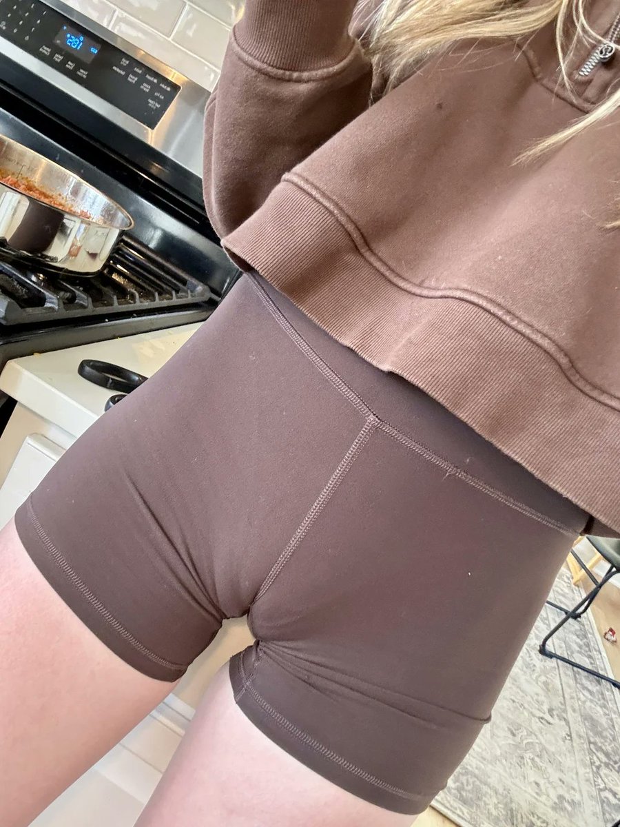 Juancaco2010's tweet photo. 🔥Perfecta exhibición de cameltoe marcado. ¡Espectacular! 😜
#CamelToe #PussyLips #PanochaMarcada #PatadeCamello #CamelToes https://t.co/RAziNIFkHj