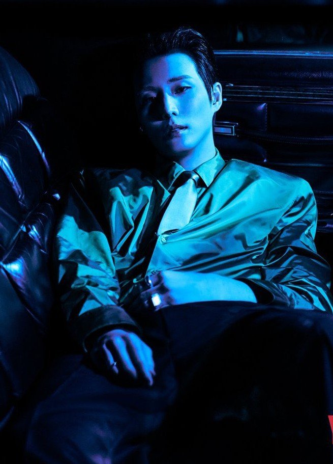 bnchnspup's tweet photo. "here. now." 

yvnghyvn says, crooking two fingers of the hand near his bulge at chn to beckon him 

"Sir can't handle so many people got to see his pup looking this good before he did" 

chn whines before dropping to his knees &amp; crawling towards his hyvng, big brown eyes— https://t.co/y4xT0TOIg5