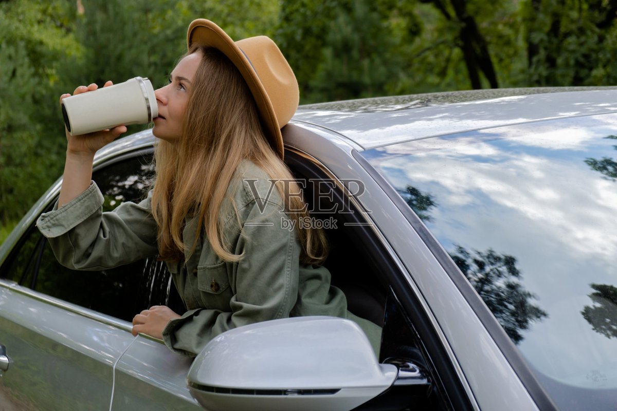 sae15844333's tweet photo. Summer just hit different – sun-kissed walks, cold iced coffee, and the perfect breeze. No better time than now!， https://t.co/VFlYQpKXlz