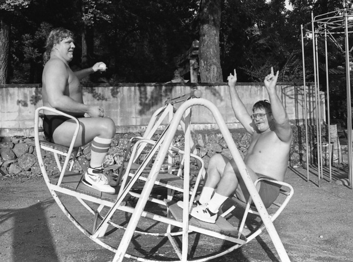 allan_cheapshot's tweet photo. Just two pals enjoying a glider swing together

Terry Gordy and Stan Hanse enjoying themselves at Kitsuki Workers' Sports Center, Oita, Japan. https://t.co/SUGGSiEfNM