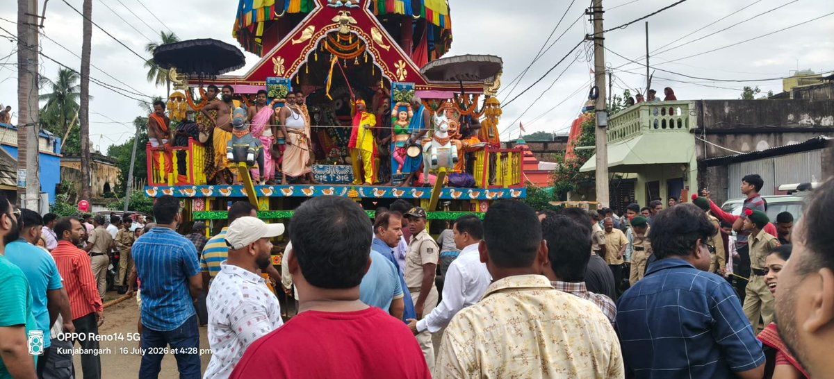 Rameshbeheramla's tweet photo. ମହାପ୍ରଭୁ ଶ୍ରୀଶ୍ରୀ ପତିତପାବନ ଜୀଉଙ୍କ ପବିତ୍ର ରଥଯାତ୍ରାରେ
ପ୍ରଭୂ ଙ୍କ ରଥ ଟାଣିବାର ସୌଭାଗ୍ୟ ପାଇଲି। କୁଞ୍ଜବନଗଡ଼ , ଦଶପଲ୍ଲା 
 @BJD4Odisha
@Naveen_Odisha https://t.co/L5biMsAa4q