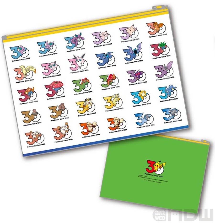 NDW_info's tweet photo. 【グッズ】カントー地方のポケモンたちの30周年ロゴがデザインされたポーチが登場！
「ポケモン 30周年ポーチでらっくす」
カプセルトイで８月上旬発売
https://t.co/aKqCqQinkb

裏面のピカチュウのロゴと合わせて、全部集めるとカントー地方のポケモンが揃えられます。価格は1回400円 https://t.co/pmNM1rz1Zm