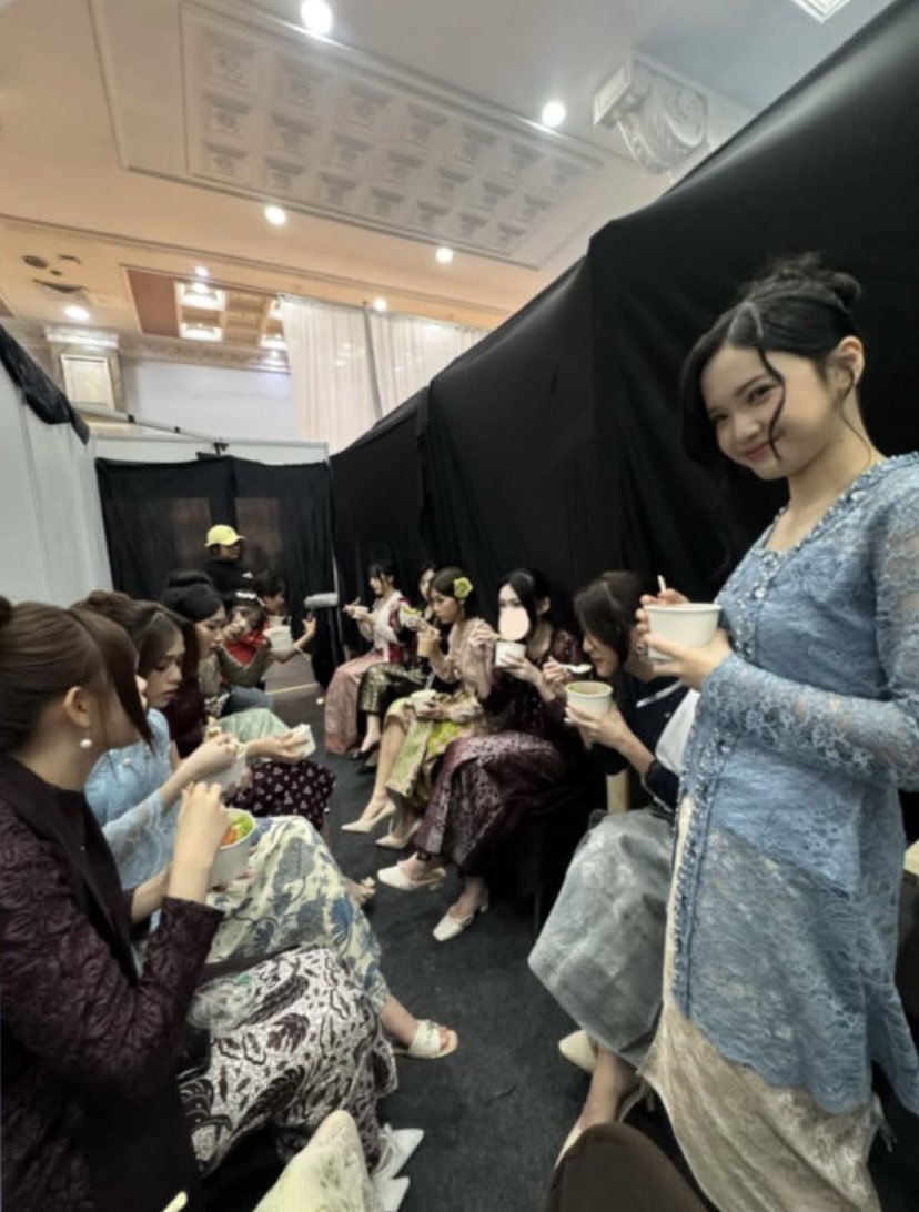 Mascinpro's tweet photo. Perbedaan rombongan pria dan wanita ketika kondangan

#jsd #jeketiselcaday https://t.co/uwtNmQ9pR4