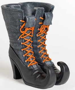 Polluted_Bat's tweet photo. These are the shoes it wears, everyone agrees yes? https://t.co/WfIkCynTCC