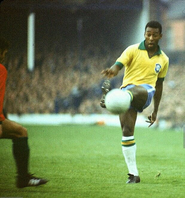 GabrielSalu10_'s tweet photo. Essa crise da seleção brasileira e coincidentemente a melhor fase da história da seleção Argentina  abre margem pra aquilo que o brasileiro sempre faz infelizmente: se diminuir como nação e todos os seus conterrâneos. É uma pena. https://t.co/qTMc3flKCh