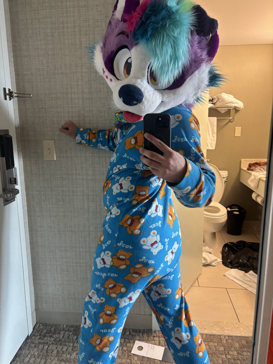 PuppyButtChase's tweet photo. Heavy diaper booty 🤭 https://t.co/udBSOoUUUv