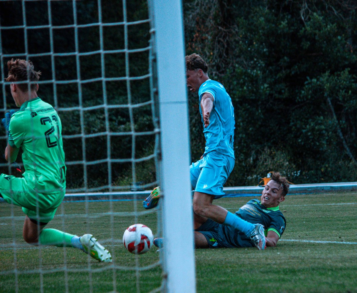 Harleyincardiff's tweet photo. ANOTHERRRRR ONE...

@trefelinbgc VS @LlanelliReds  which was a mental game that Trefelin had dominated but in the end its just pre season... some great shots and further experience

#football #preseason #photography #sportsphotography https://t.co/mOcg4NwAKO