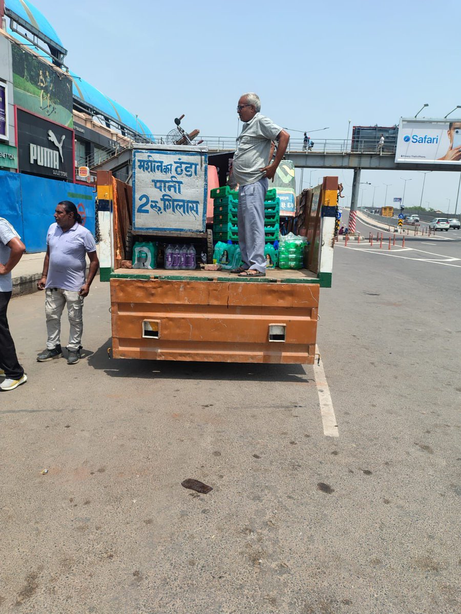 DcpTraffic8's tweet photo. 🚔 Encroachment-free roads, safer journeys!
A joint drive by Delhi Traffic Police, MCD, NHAI &amp; DMRC cleared illegal encroachments on Dehradun Expressway, restoring smooth traffic flow and enhancing road safety. #DelhiTrafficPolice #RoadSafety https://t.co/R2kXpc3p6R