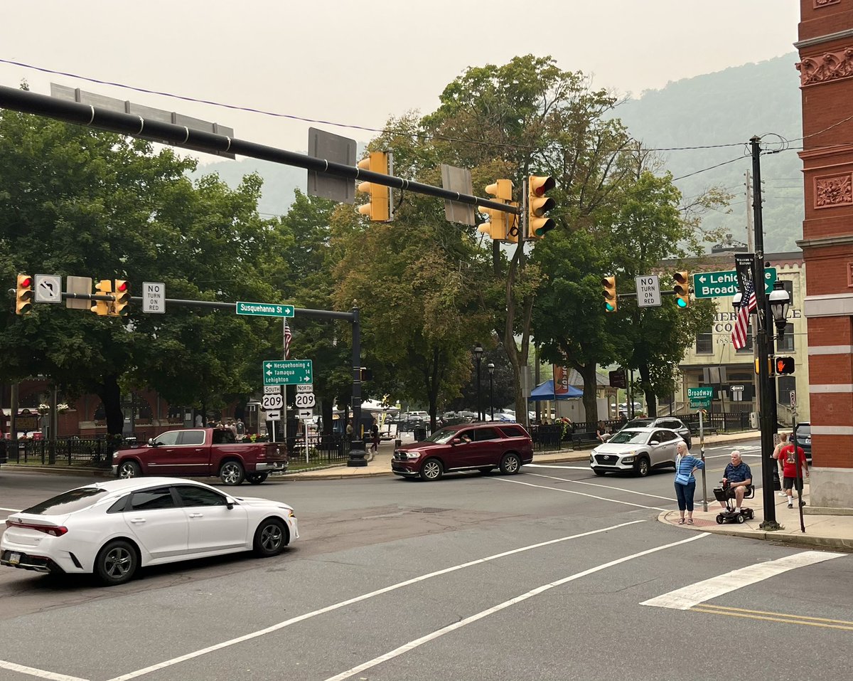 RyanScheidt13's tweet photo. The tourists are still out and about in Jim Thorpe despite the bad air quality from the Canadian wildfires. @BRCNews13 #BRCNews13 #JimThorpe #WildfireSmoke https://t.co/R7Yop8xvg6