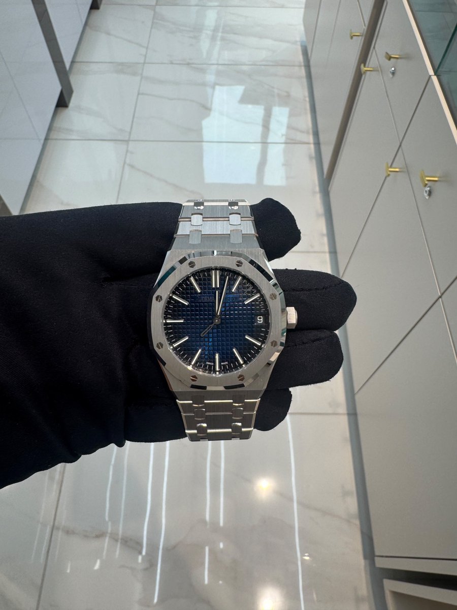 SolanaLake's tweet photo. Fuck it.

Whole lotta blue

AP Royal Oak Smoked Blue Dial 15510BC

Serious Inquiries DM https://t.co/H06tvTAdip