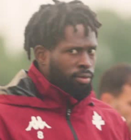 graoullyfc's tweet photo. @Noam27031919936 @FCMetz Et puis il a dit rouge quoi 💀 https://t.co/wu01ERz1eq