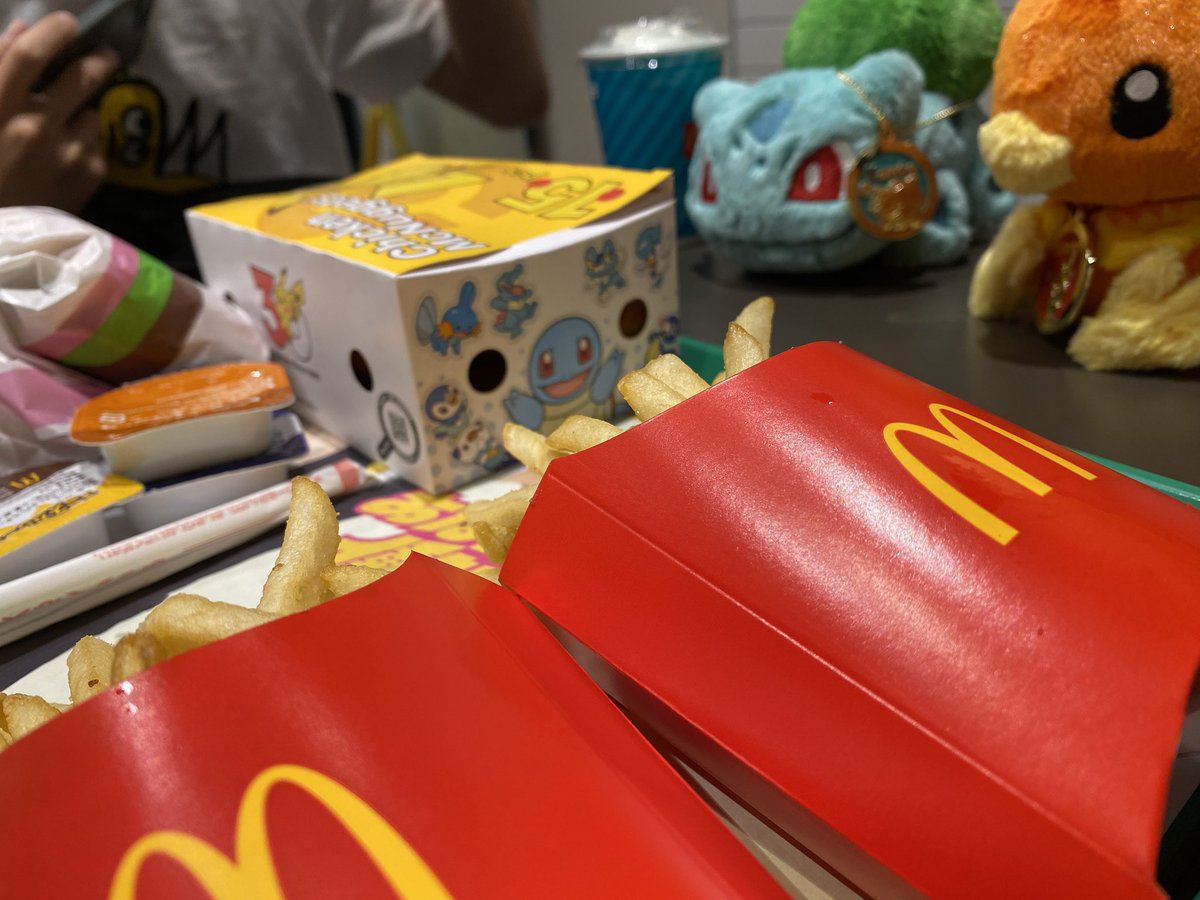 chamodane0611's tweet photo. 深夜にポケモンナゲットパーティーしてるー！！！
箱かわいい！！！ https://t.co/MvV1SNGmJc