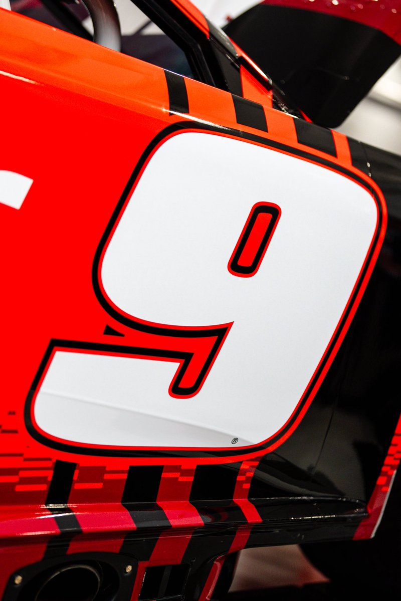 TeamHendrick's tweet photo. Putting on our Sunday 🔴 https://t.co/q4JMpaly75