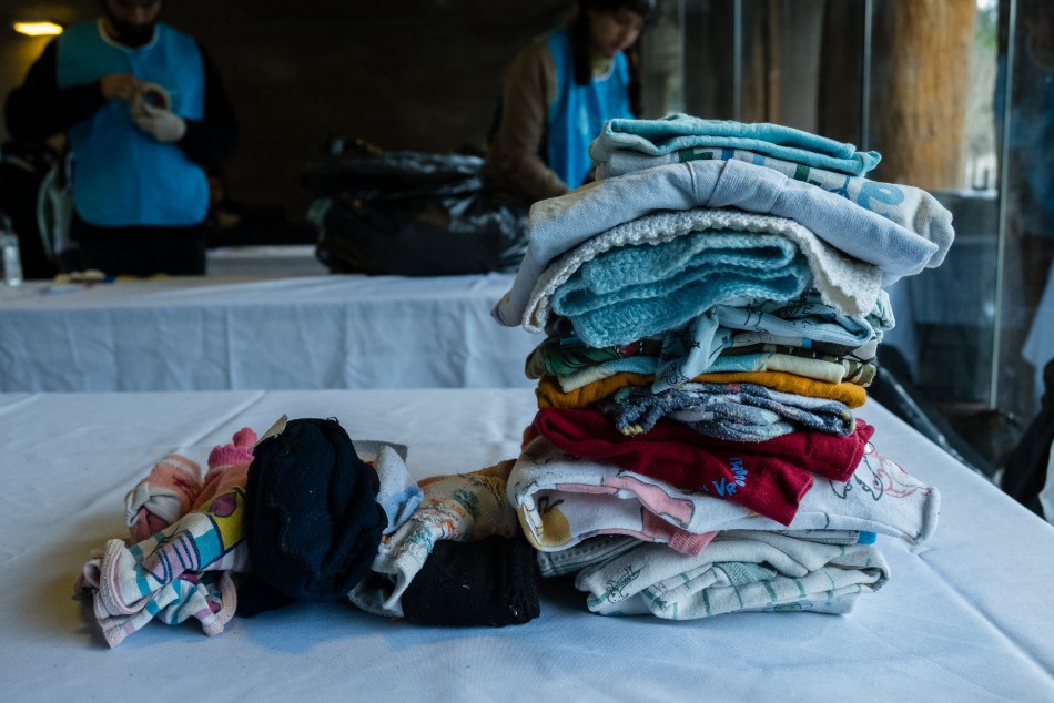 MuniRosario's tweet photo. COLECTA DE ROPA EN DESUSO 
El sábado 18/7, de 10 a 12.30, podés llevar prendas de vestir, calzado, blanco y accesorios 🧤🧣en buenas condiciones Montevideo 2852. 
Será entregado a organizaciones sociales que trabajan con población en situación de calle. https://t.co/doYT0w0t1J